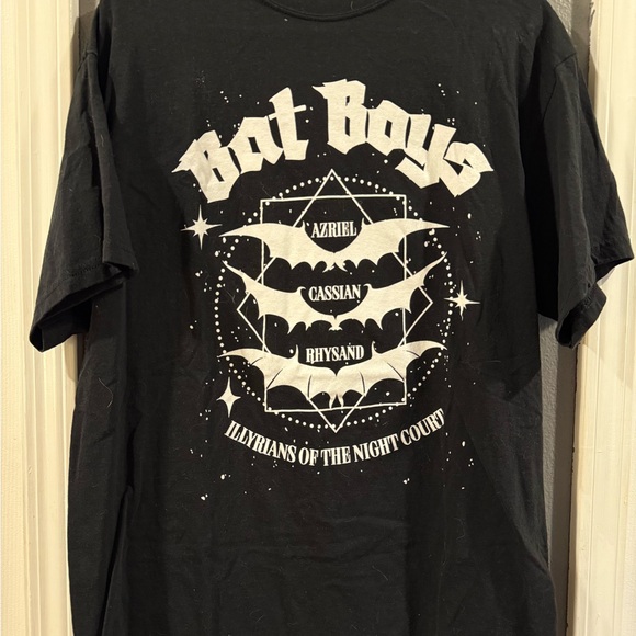 ACOTAR Hot Topic Black 'Bat Boys' Graphic Tee - Picture 1 of 3